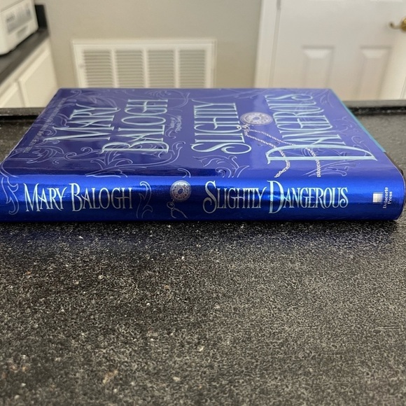 Slightly dangerous by Mary Balogh - Picture 2 of 3